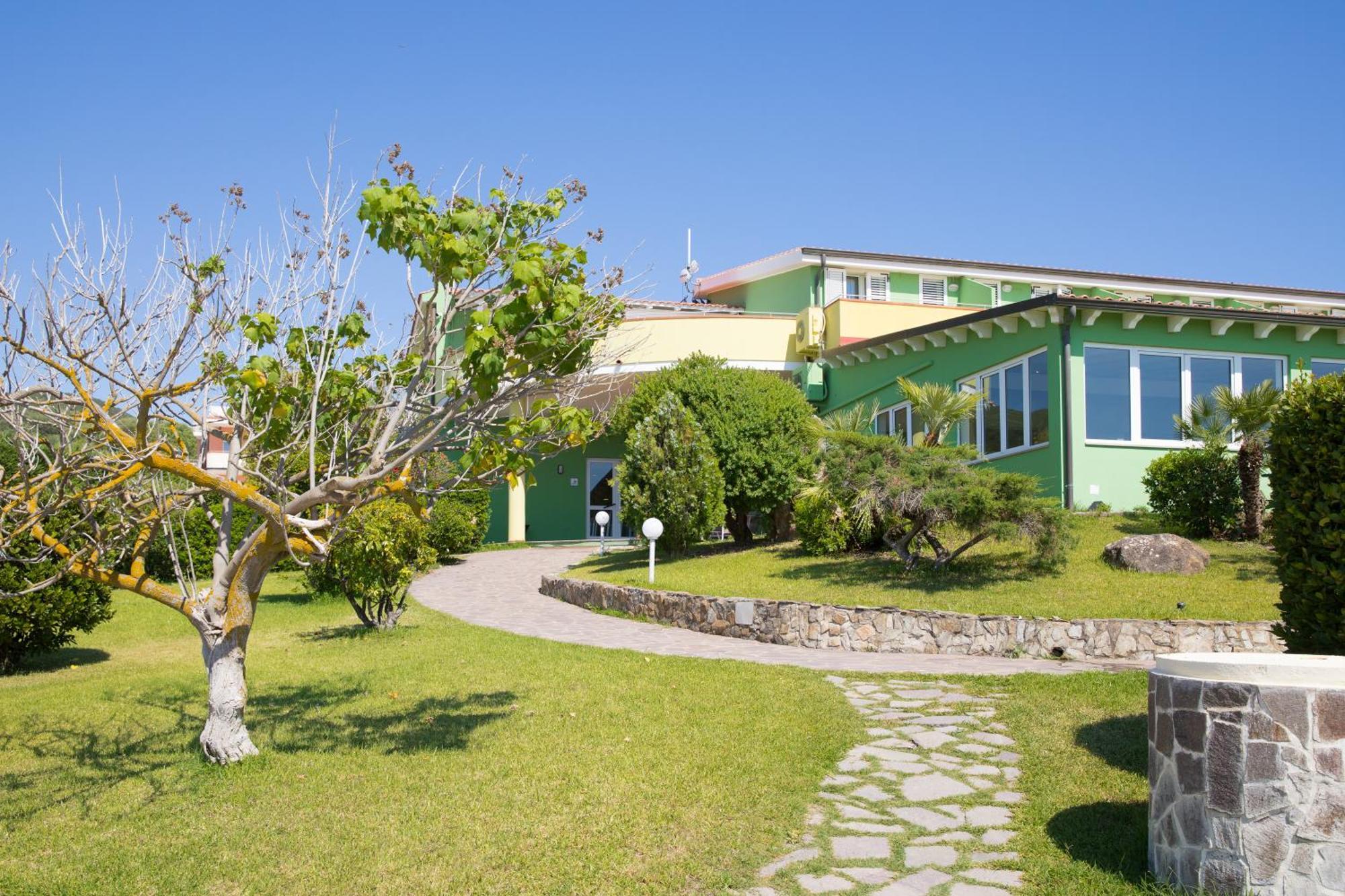 Lu' Hotel Porto Pino Sant'Anna Arresi Exterior photo